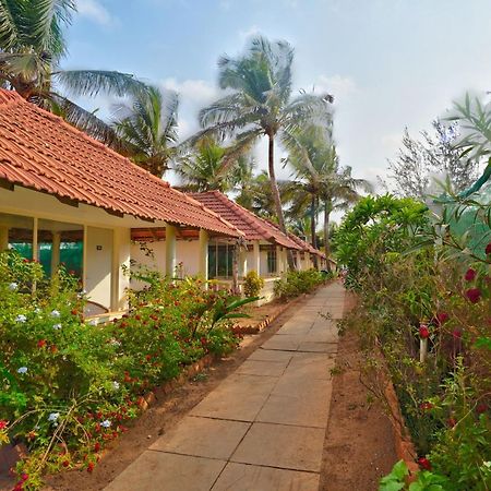 Morjim Holiday Beach Resort Exteriör bild