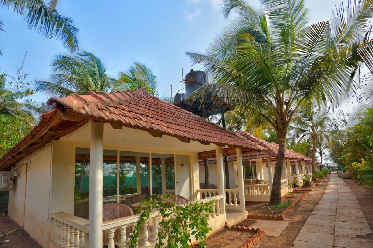 Morjim Holiday Beach Resort Exteriör bild